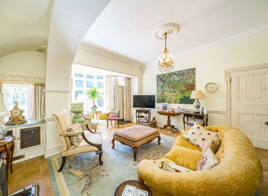 Properties for sale in Queen Annes Gardens - W4 1TU view3