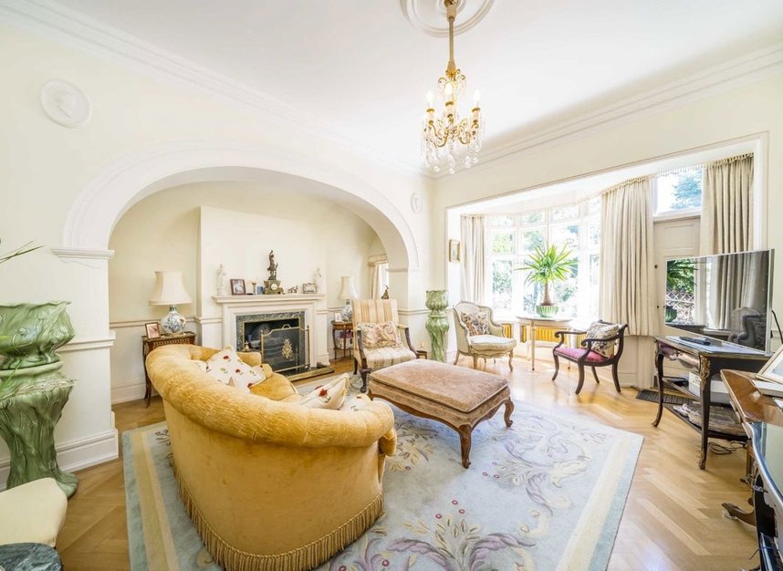 Properties for sale in Queen Annes Gardens - W4 1TU view2