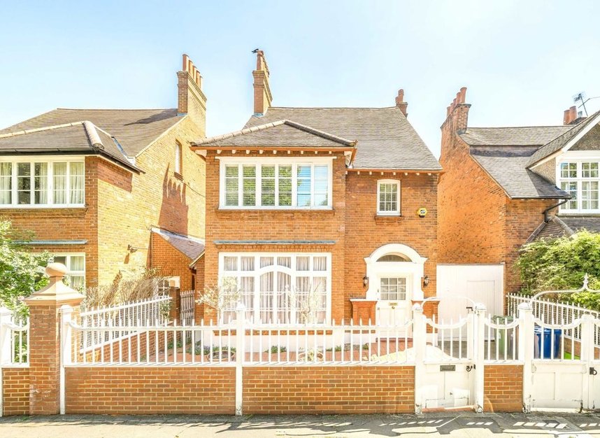 Properties for sale in Queen Annes Gardens - W4 1TU view1