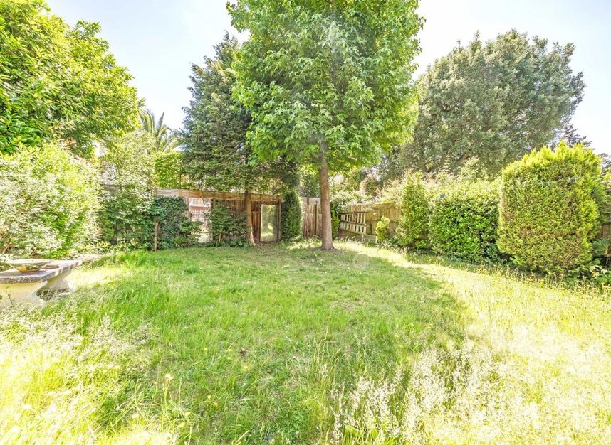 Properties for sale in Queen Annes Gardens - W4 1TU view7