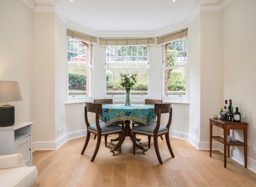 Properties for sale in Queen's Club Gardens - W14 9TB view4