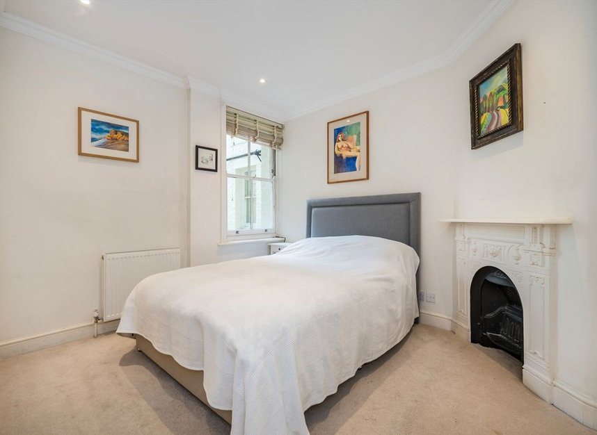 Properties for sale in Queen's Club Gardens - W14 9TB view8