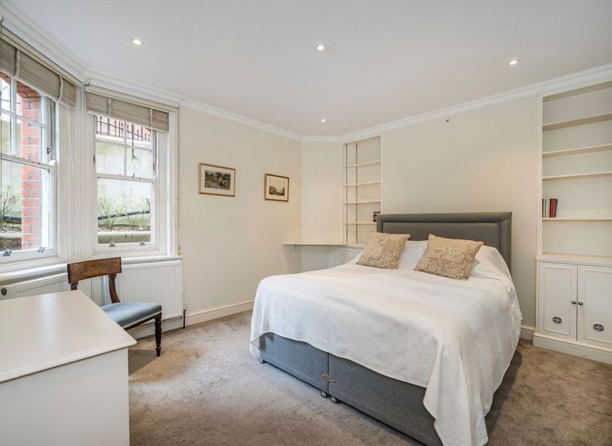 Properties for sale in Queen's Club Gardens - W14 9TB view7