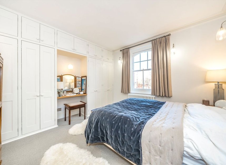 Properties for sale in Queen's Club Gardens - W14 9TW view4