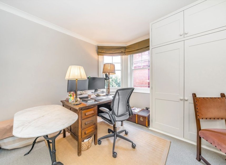 Properties for sale in Queen's Club Gardens - W14 9TW view6