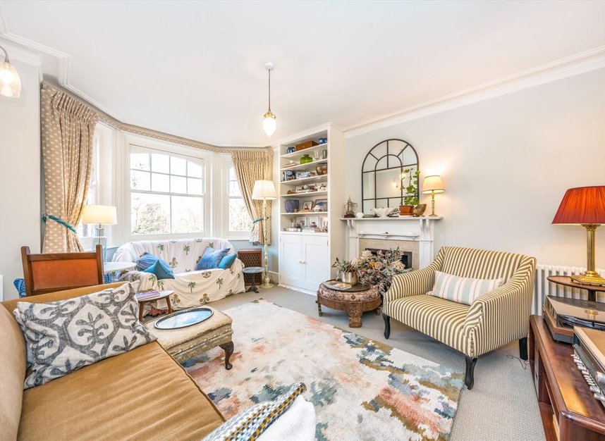 Properties for sale in Queen's Club Gardens - W14 9TW view2