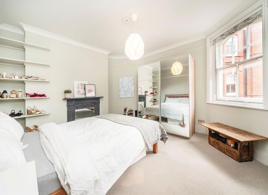 Properties for sale in Queen's Club Gardens - W14 9RJ view5
