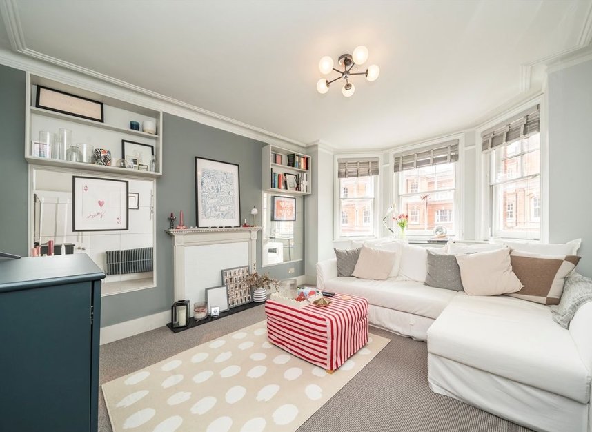 Properties for sale in Queen's Club Gardens - W14 9RJ view2