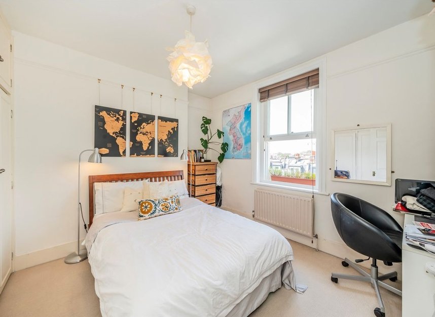 Properties for sale in Queen's Club Gardens - W14 9SJ view4