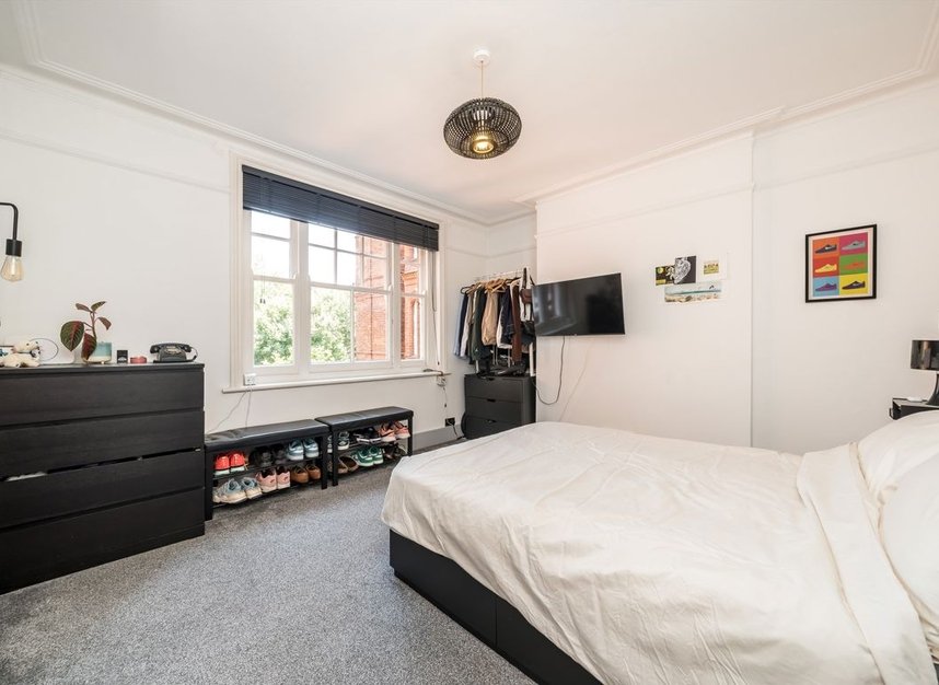 Properties for sale in Queen's Club Gardens - W14 9RR view5