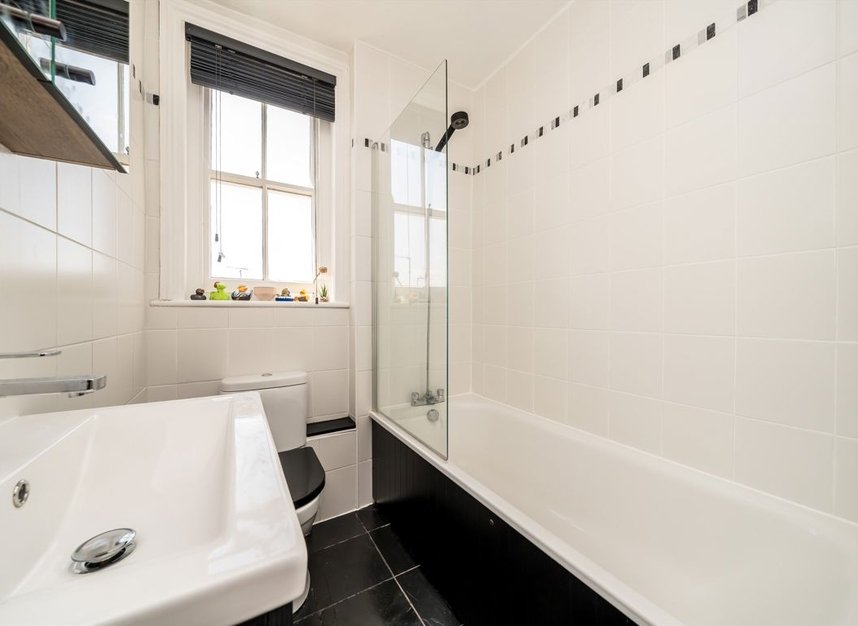 Properties for sale in Queen's Club Gardens - W14 9RR view8