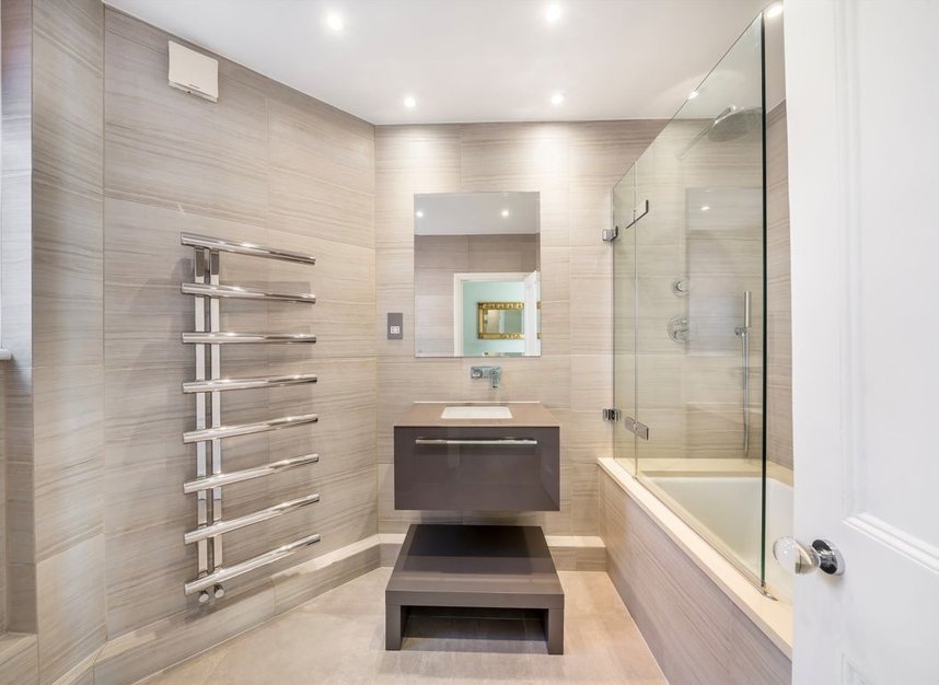 Properties for sale in Queen's Club Gardens - W14 9TF view3
