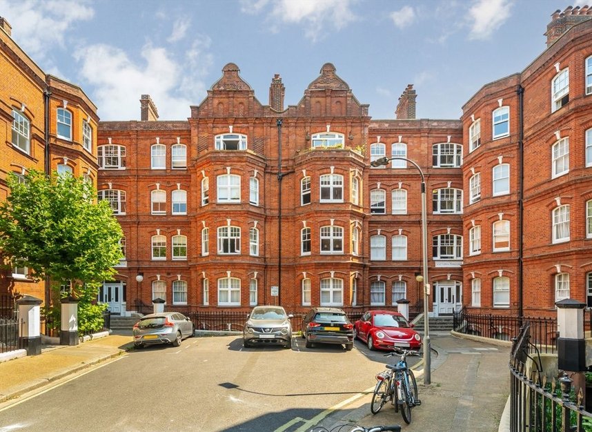 Properties for sale in Queen's Club Gardens - W14 9TF view1