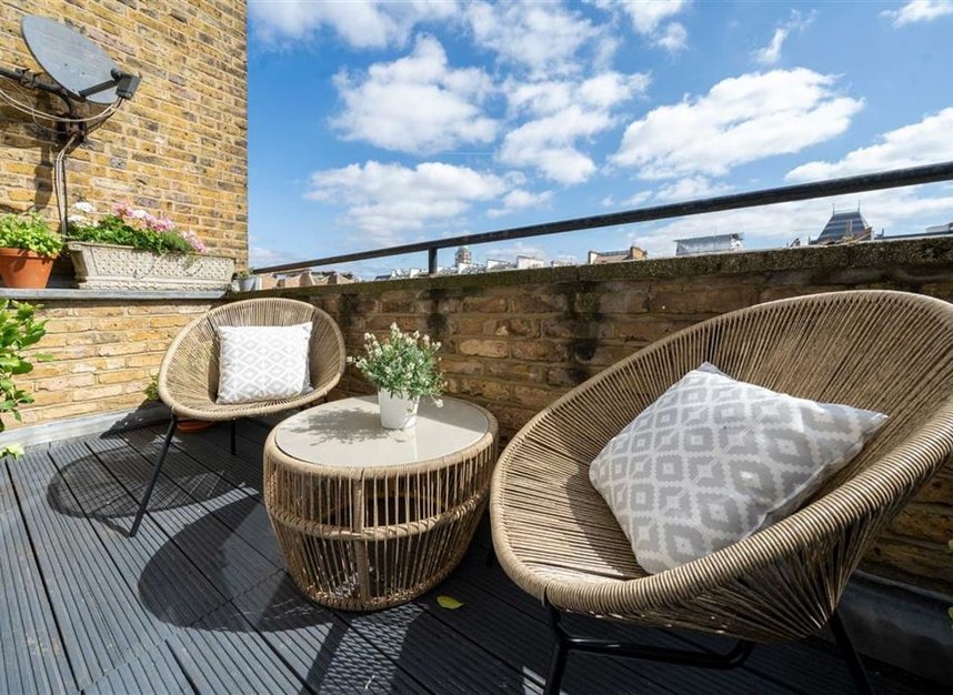 Properties for sale in Queen's Gate Gardens - SW7 5RR view4