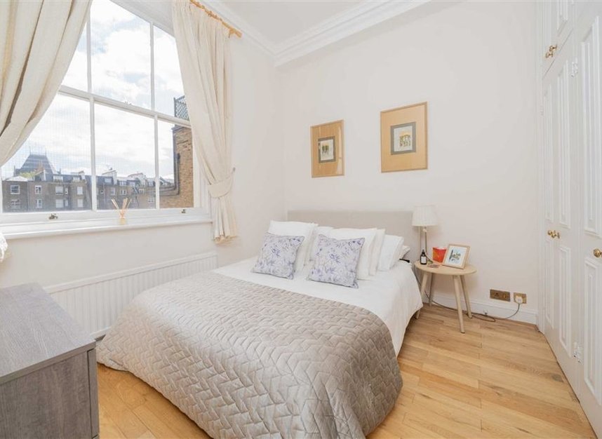 Properties for sale in Queen's Gate Gardens - SW7 5RR view6
