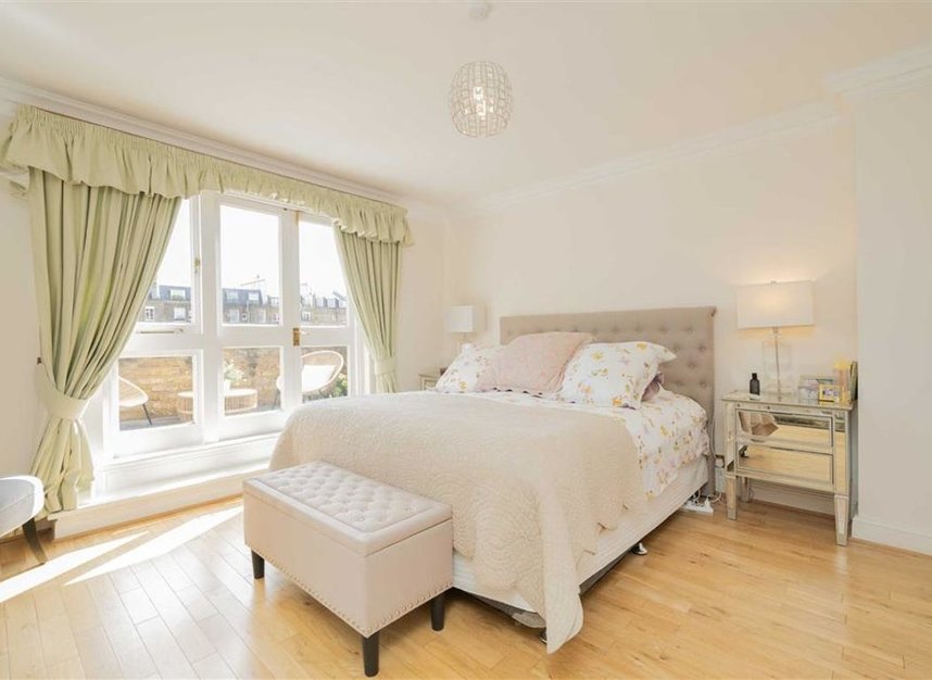 Properties for sale in Queen's Gate Gardens - SW7 5RR view5