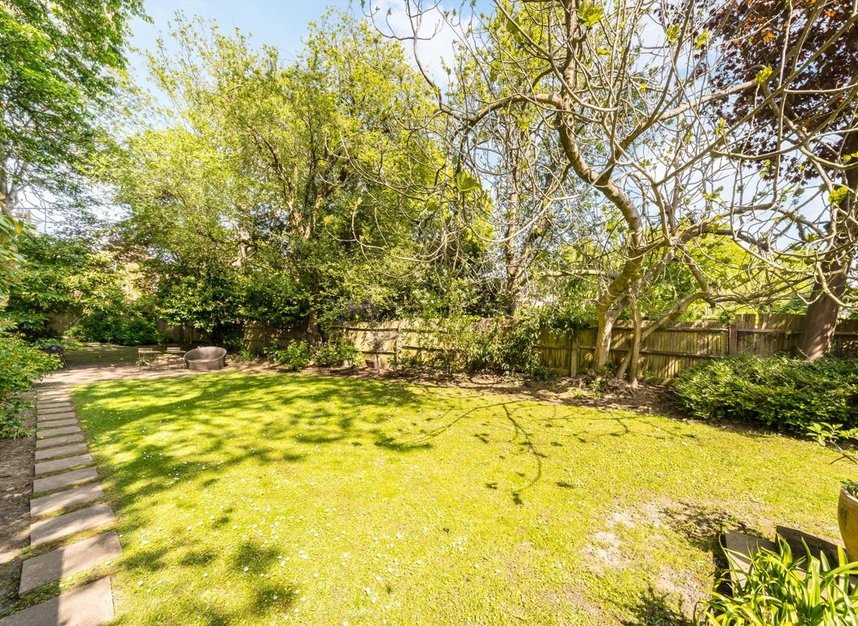 Properties for sale in Queens Avenue - N10 3NR view4