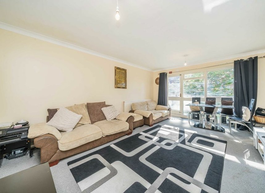 Properties for sale in Queens Road - KT2 7ST view1