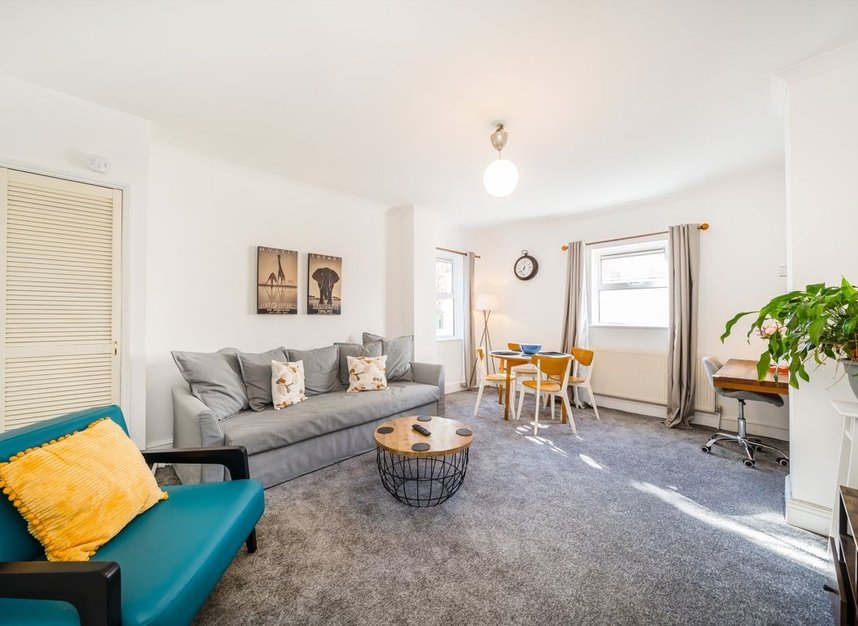 Properties sold in Queens Road - N11 2QQ view2
