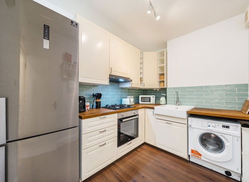 Properties sold in Queens Road - N11 2QQ view3