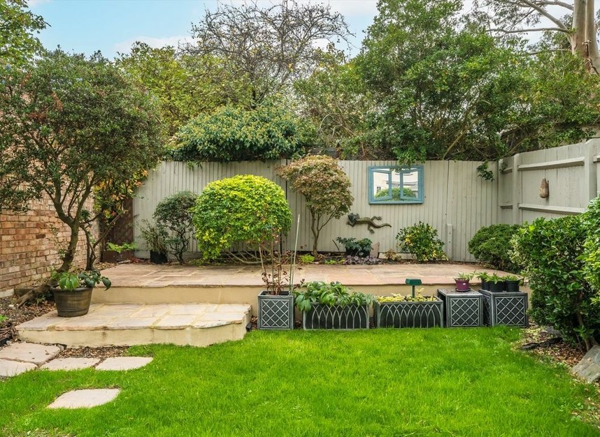 Properties for sale in Queens Road - SW19 8NY view7