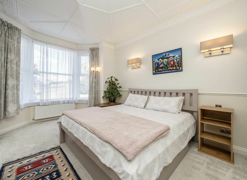 Properties for sale in Queens Road - SW19 8NY view5