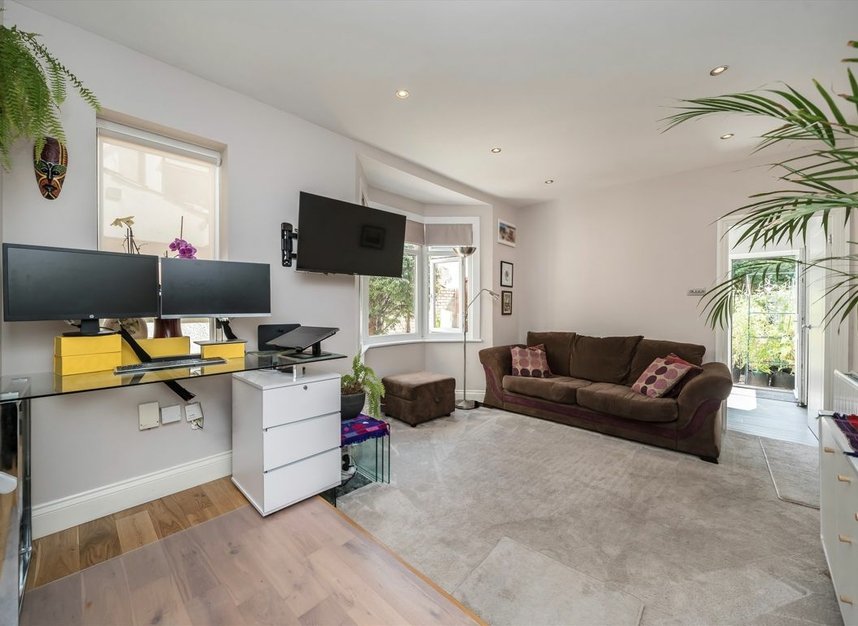 Properties for sale in Queens Road - SW19 8NY view3