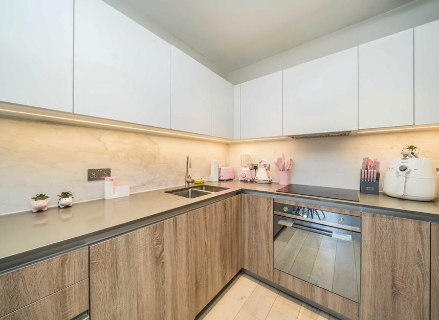 Properties sold in Queenshurst Square - KT2 5FY view3