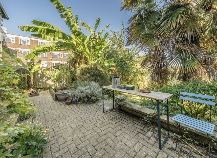 Properties for sale in Ravensbourne Park - SE6 4XZ view9