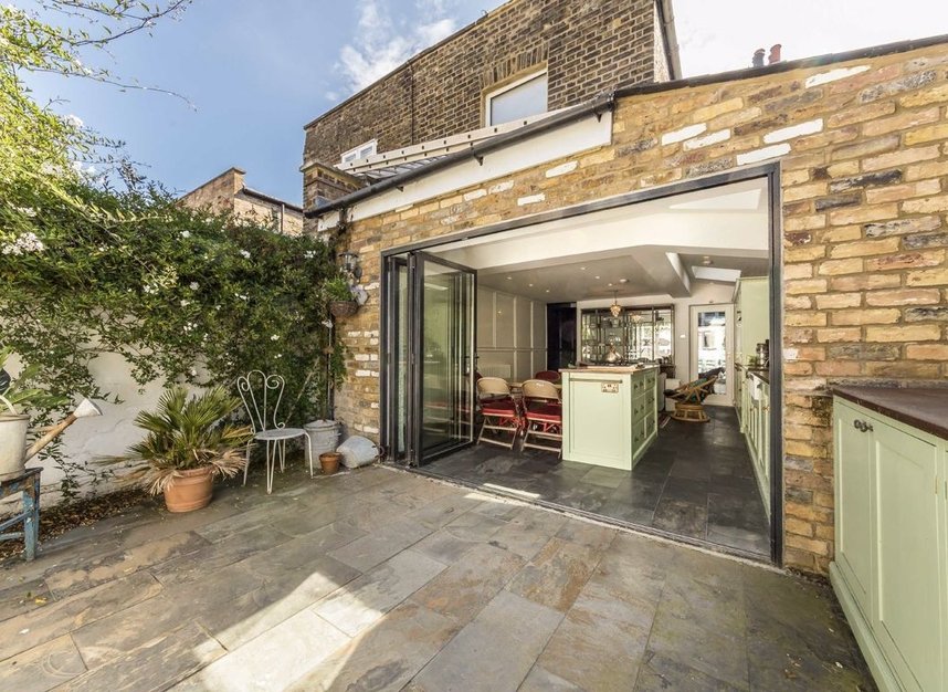 Flat for sale in Ravensworth Road, London, NW10 Dexters