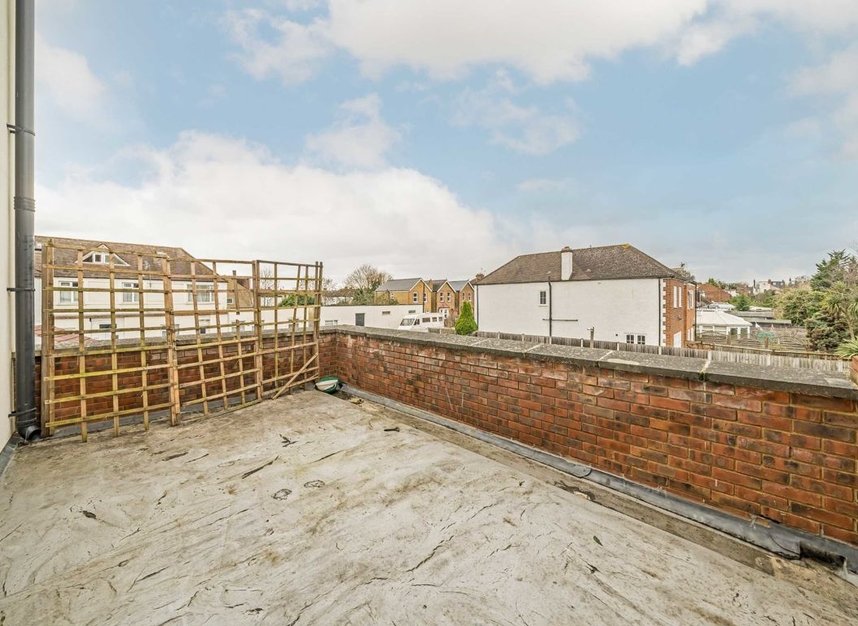 Flat for sale in Red Lion Road, Surbiton, KT6 (Ref 216864) Dexters