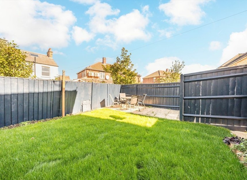 Properties for sale in Regent Place - SW19 8RP view4