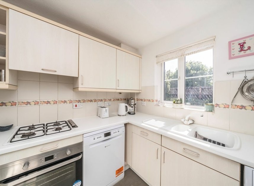 Properties for sale in Regent Place - SW19 8RP view6