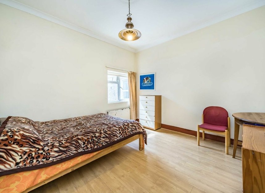 Properties for sale in Ribblesdale Road - SW16 6SF view7