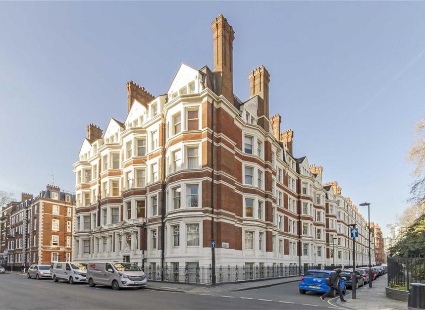 Flat for sale in Ridgmount Gardens, London, WC1E Dexters