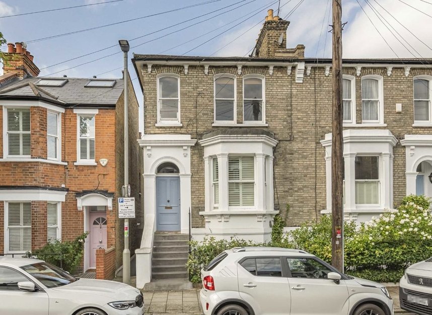 Properties for sale in Ringford Road - SW18 1RS view1