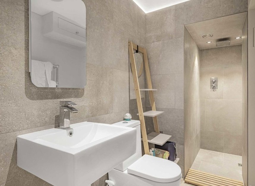 Properties for sale in Ringford Road - SW18 1RS view7