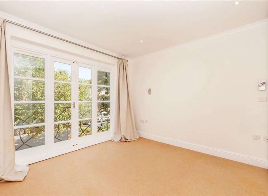 Properties for sale in Rodenhurst Road - SW4 8AB view3