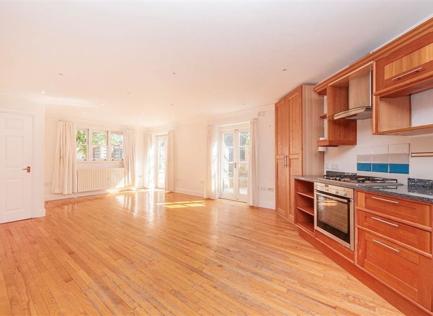 Properties for sale in Rodenhurst Road - SW4 8AB view2