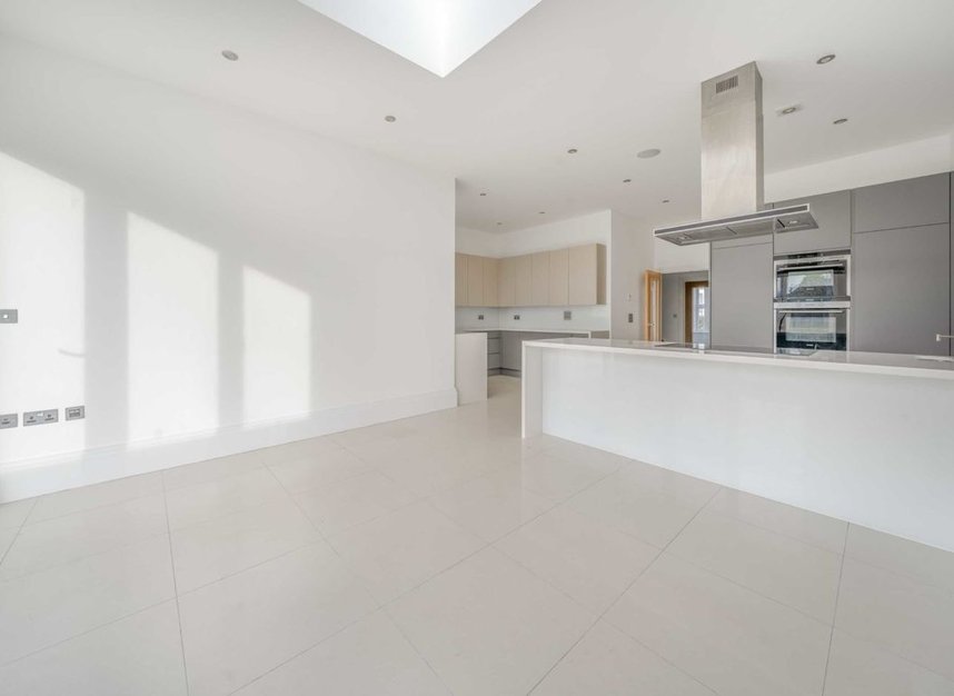 Properties for sale in Rosemont Road - W3 9LY view6