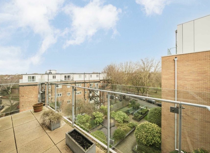 Properties for sale in Rosemont Road - W3 9AX view2