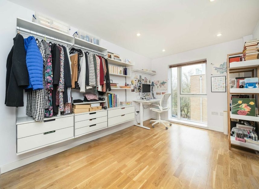 Properties for sale in Rosemont Road - W3 9AX view5