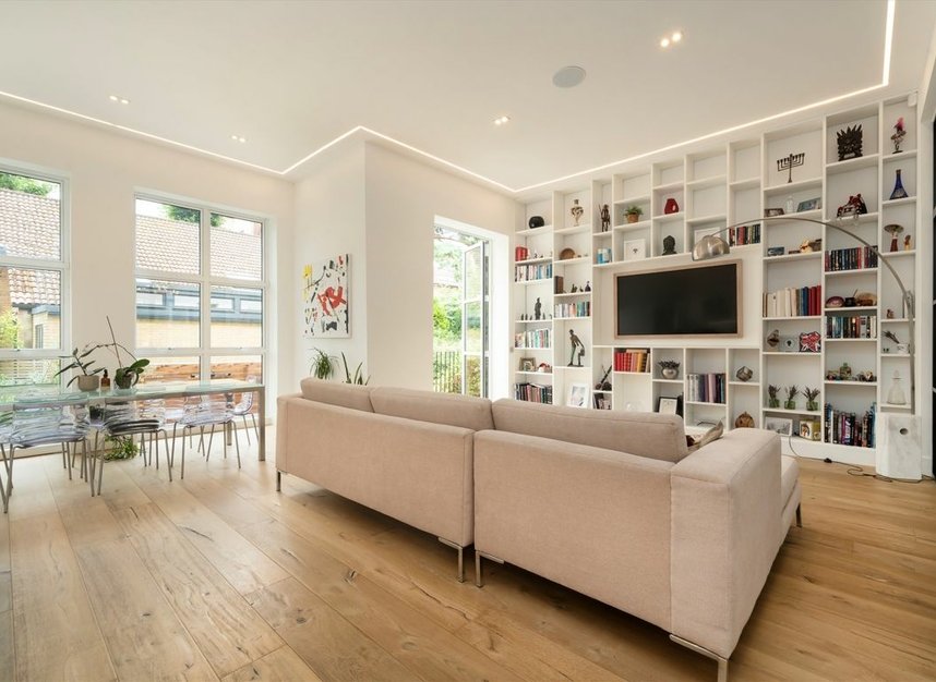 Properties for sale in Rosslyn Hill - NW3 5UJ view6