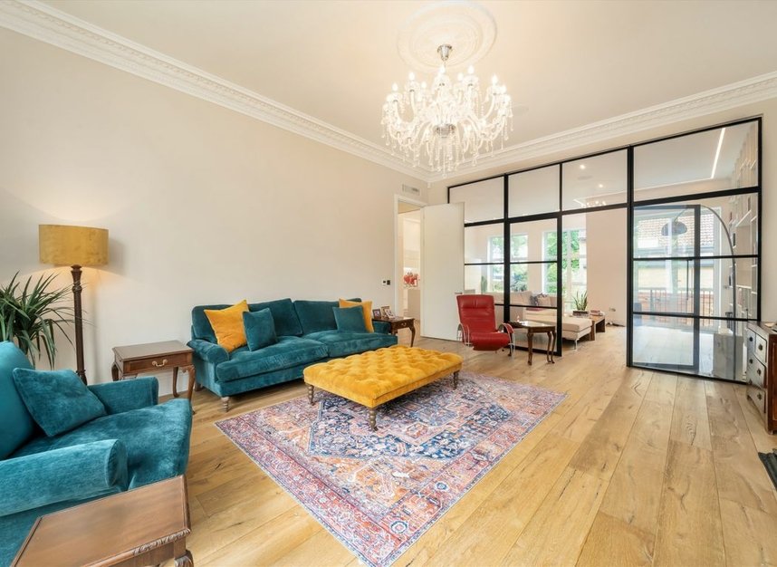 Properties for sale in Rosslyn Hill - NW3 5UJ view2