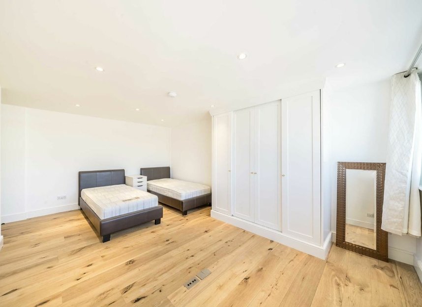 Flat for sale in Royal Avenue, London, SW3 (Ref 225930) Dexters