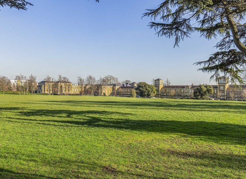 Flat for sale in Royal Drive, London, N11 (Ref 215019) Dexters