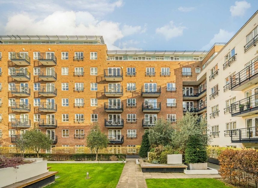 Properties for sale in Royal Quarter - KT2 5BU view1