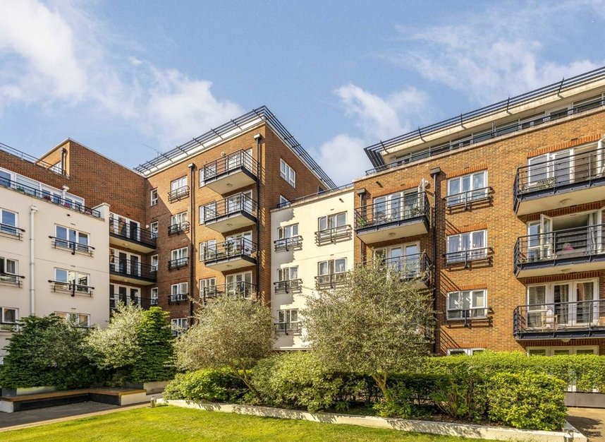 Properties for sale in Royal Quarter - KT2 5BG view1