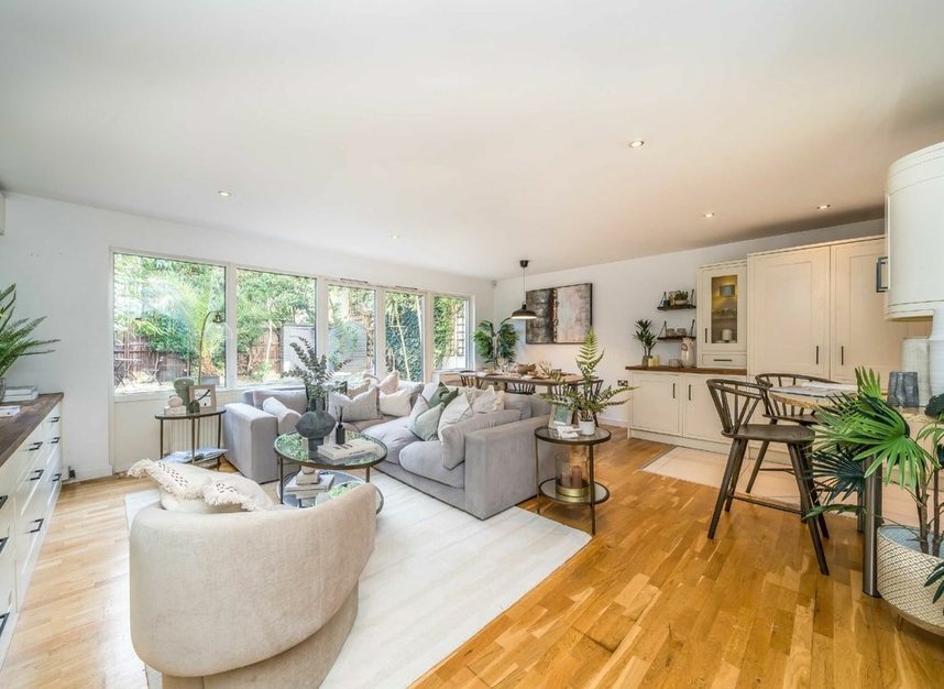 Properties for sale in Rush Common Mews - SW2 3RN view1