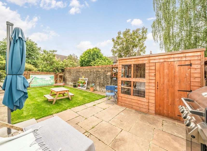 Properties for sale in Russell Road - SW19 1LN view2